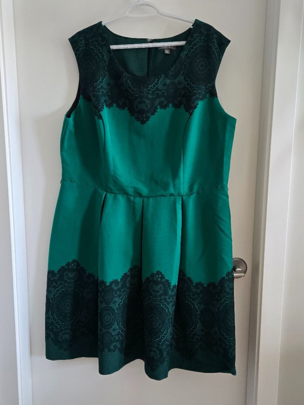 Roz & Ali Plus Size Fit & Flare Dress - Emerald Green with Lace Print